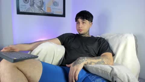 juan_alvarez18 online show from September 2025 03:30:02 AM