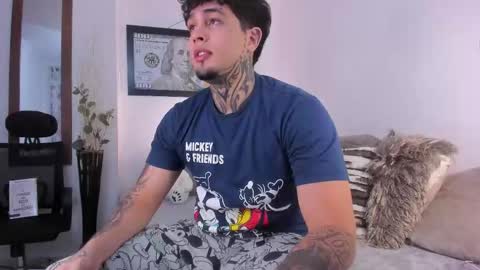 juan_alvarez18 online show from October 2025 04:10:02 AM