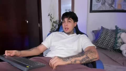 juan_alvarez18 online show from November 2025 12:10:02 AM