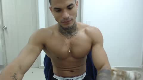 juan_gomez_1 online show from January 2025 10:39:02 AM