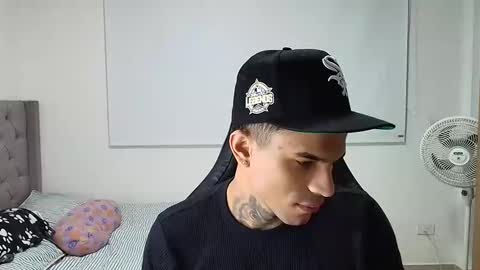 juan_gomez_1 online show from January 2026 09:25:01 AM