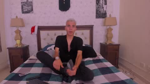 J U A N   L O V E R S online show from December 2024 04:39:02 PM