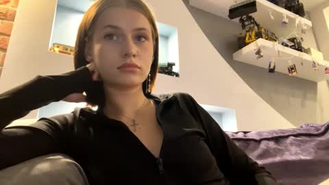 Lola online show from November 2025 02:49:02 PM