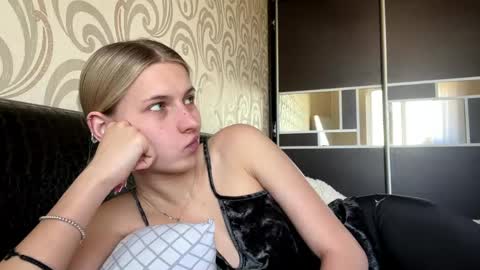 Snapshot of juanastrefeler chatting on June 2026 06:08:01 AM Lola online show from June 2026 06:08:01 AM