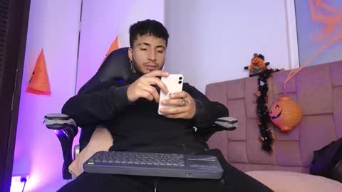 juancamilo66_ online show from November 2025 02:55:02 AM