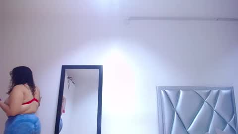 juicy_bignipples18 online show from December 2024 01:43:02 PM