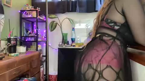 Snapshot of juicy_jussy chatting on May 2026 08:16:01 PM juicy_jussy online show from May 2026 08:16:01 PM