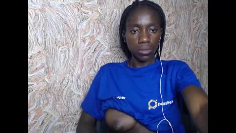 Snapshot of juicyberryx chatting on January 2025 05:32:02 AM queen online show from January 2025 05:32:02 AM