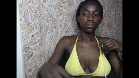Snapshot of juicyberryx chatting on January 2025 09:27:01 AM queen online show from January 2025 09:27:01 AM