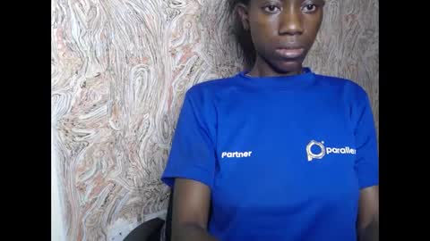 Snapshot of juicyberryx chatting on February 2025 06:13:01 AM queen online show from February 2025 06:13:01 AM