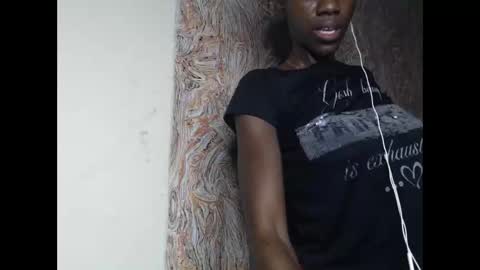 Snapshot of juicyberryx chatting on February 2025 03:34:02 AM queen online show from February 2025 03:34:02 AM
