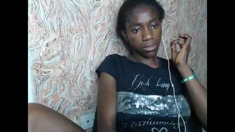 Snapshot of juicyberryx chatting on February 2025 06:29:01 AM queen online show from February 2025 06:29:01 AM