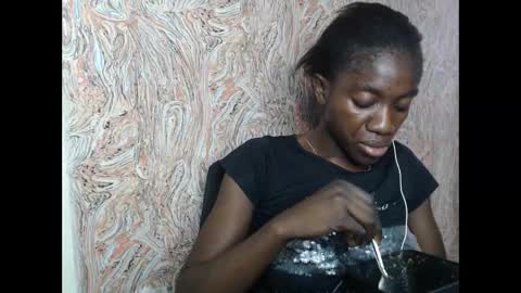 Snapshot of juicyberryx chatting on February 2025 09:32:02 AM queen online show from February 2025 09:32:02 AM