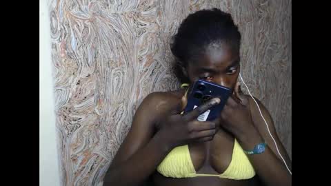 Snapshot of juicyberryx chatting on February 2025 03:30:01 AM queen online show from February 2025 03:30:01 AM