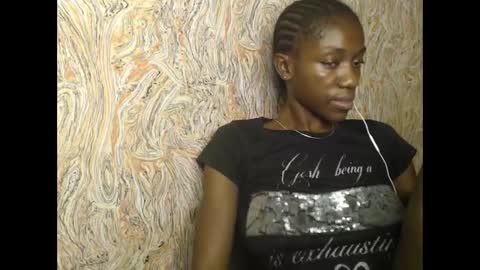 Snapshot of juicyberryx chatting on February 2025 07:52:01 PM queen online show from February 2025 07:52:01 PM