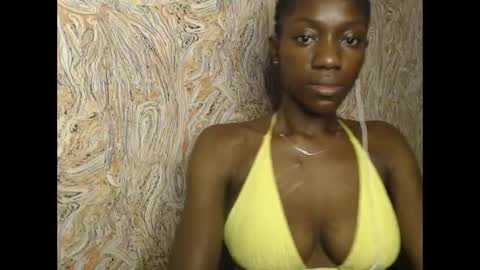Snapshot of juicyberryx chatting on February 2025 08:55:02 AM queen online show from February 2025 08:55:02 AM