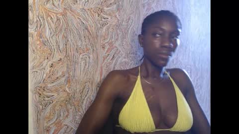 Snapshot of juicyberryx chatting on February 2025 12:00:02 PM queen online show from February 2025 12:00:02 PM
