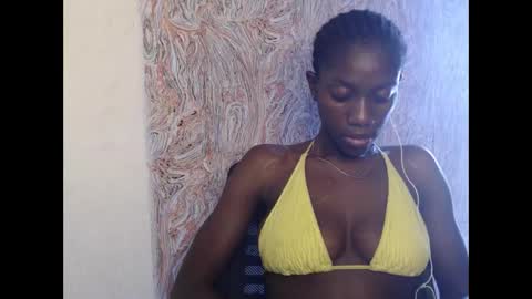 Snapshot of juicyberryx chatting on February 2025 11:55:01 AM queen online show from February 2025 11:55:01 AM