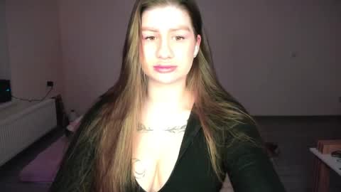 Snapshot of juicyhelenx chatting on April 2026 06:45:01 PM Elena online show from April 2026 06:45:01 PM