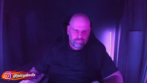 JuicyLounge online show from April 2026 04:37:02 PM