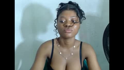 juicynpinkx online show from April 2026 03:48:02 PM