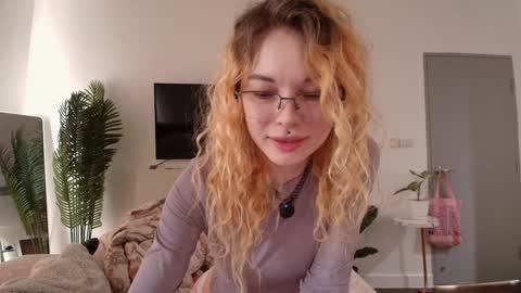 Snapshot of juicyshow chatting on February 2026 02:53:02 AM Hiya Im your sweet Lia online show from February 2026 02:53:02 AM