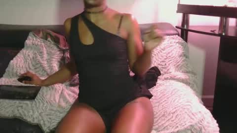 Snapshot of juiicybee chatting on February 2025 02:03:02 AM Juiicy Bunns online show from February 2025 02:03:02 AM