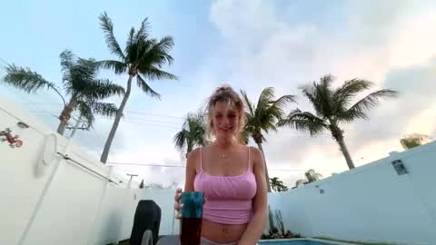 juleeahh online show from April 2026 11:46:02 PM