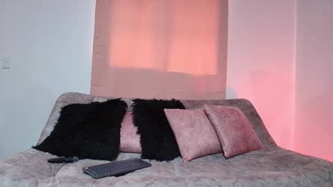 Jules and Gia online show from November 2025 05:34:02 PM