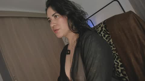 Juli Modelo Independiente online show from May 2026 10:04:02 PM