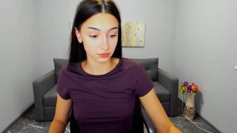 Julia online show from November 2025 06:37:01 AM