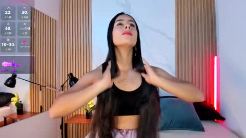 J U L IA   M A R T I N E Z online show from February 2026 11:40:01 AM