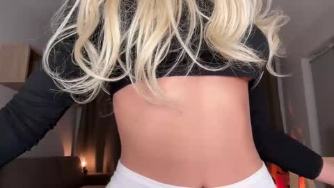 Julia R Le online show from October 2025 09:55:01 PM