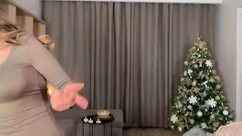 Julia R Le online show from January 2026 09:31:01 PM