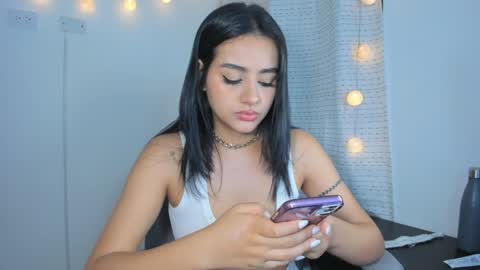 julia_strauns online show from December 2024 06:10:01 AM