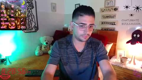 Julian online show from October 2025 01:28:01 AM