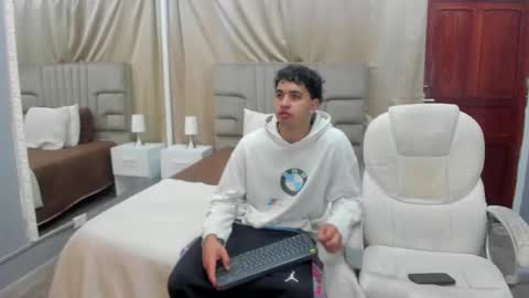 julian billy online show from February 2025 12:10:02 PM