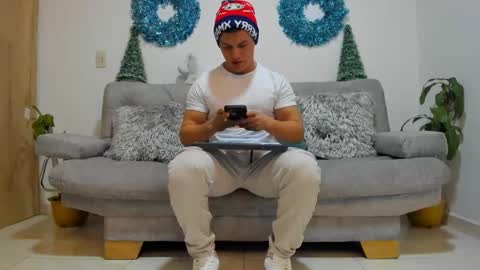 julian_wallace online show from December 2024 10:39:01 PM