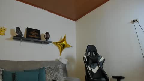 julian_wallace online show from November 2025 04:16:02 PM