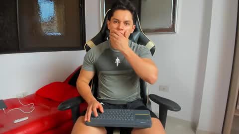 julian_wallace online show from February 2026 08:18:01 PM