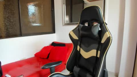 julian_wallace online show from March 2026 06:04:02 PM