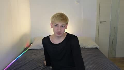 Snapshot of julian_win chatting on April 2026 12:01:01 AM Eren online show from April 2026 12:01:01 AM