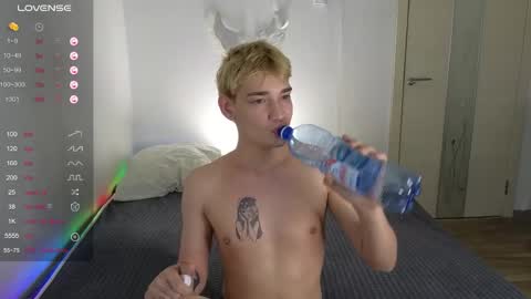 Snapshot of julian_win chatting on April 2026 12:53:01 AM Eren online show from April 2026 12:53:01 AM