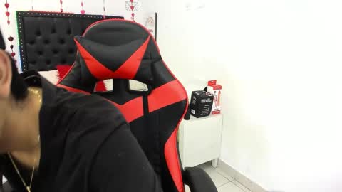 Julian online show from February 2026 10:22:01 PM