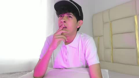 Snapshot of julian_xp chatting on June 2026 07:41:01 PM Julian online show from June 2026 07:41:01 PM