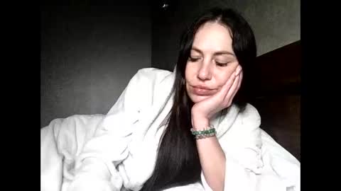 julianagold1 online show from April 2026 04:37:02 PM