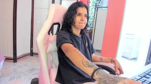 julianne_7 online show from January 2026 07:30:01 PM