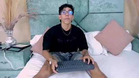 Julian online show from June 2026 08:40:02 PM