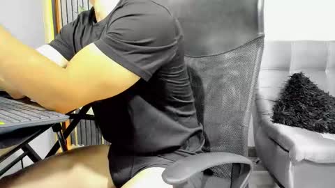 Julian online show from January 2026 12:18:02 PM