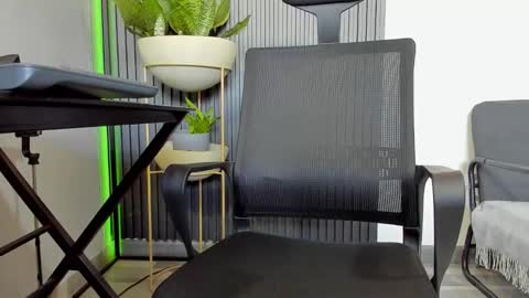 Julian online show from March 2026 12:53:02 PM